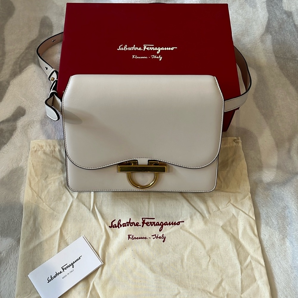 Salvatore Ferragamo handbag, barely used, in chalk white calf leather.
